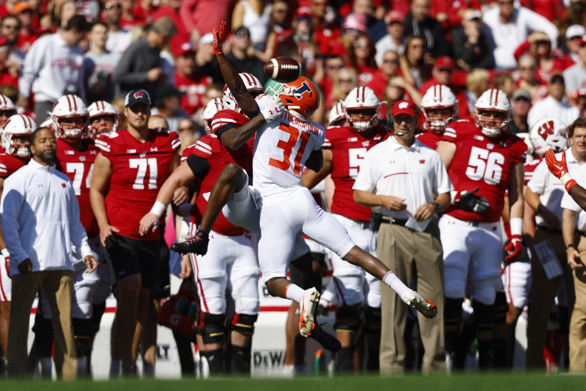 Illinois cornerback Devon Witherspoon breaks up pass
